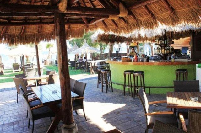 פלטניאס Panos Beach Hotel מראה חיצוני תמונה